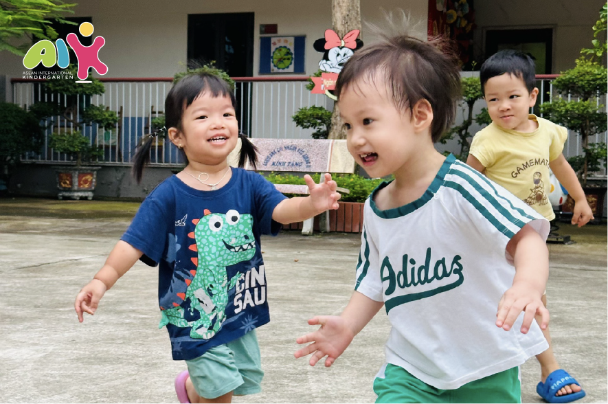 Sân trường Asean ríu rít tiếng cười đùa mỗi sáng sớm